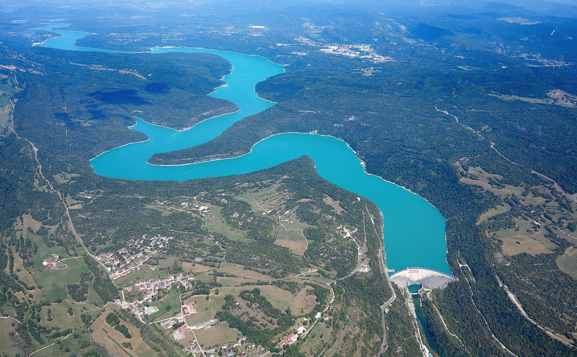 Aerial image of Lac de Vouglans (view from the southwest)