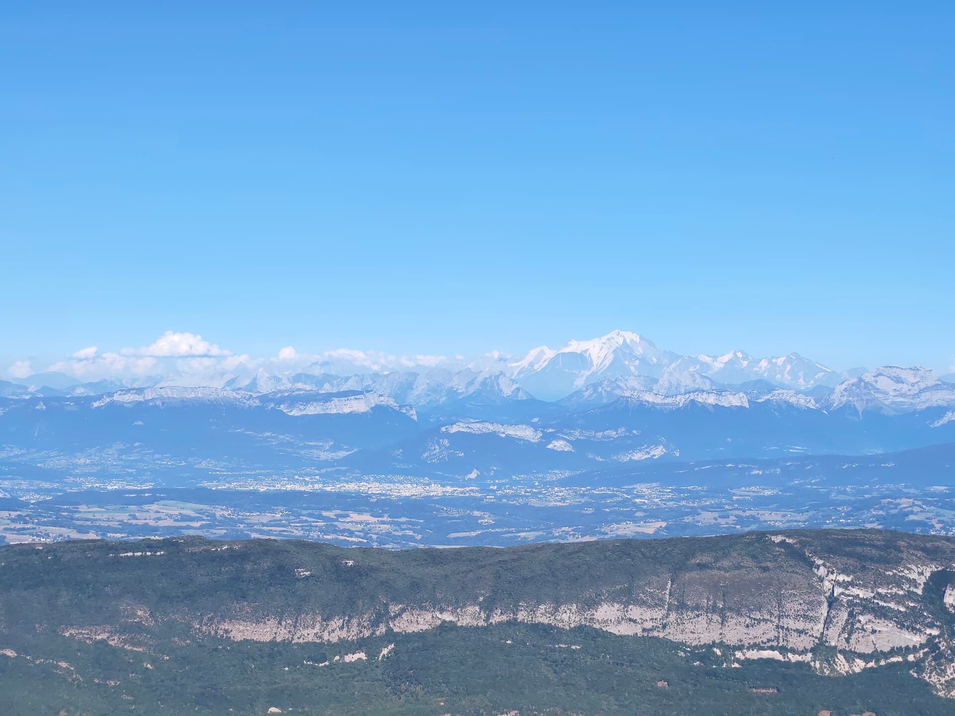 Vue depuis le Grand Colombier sur les Alpes