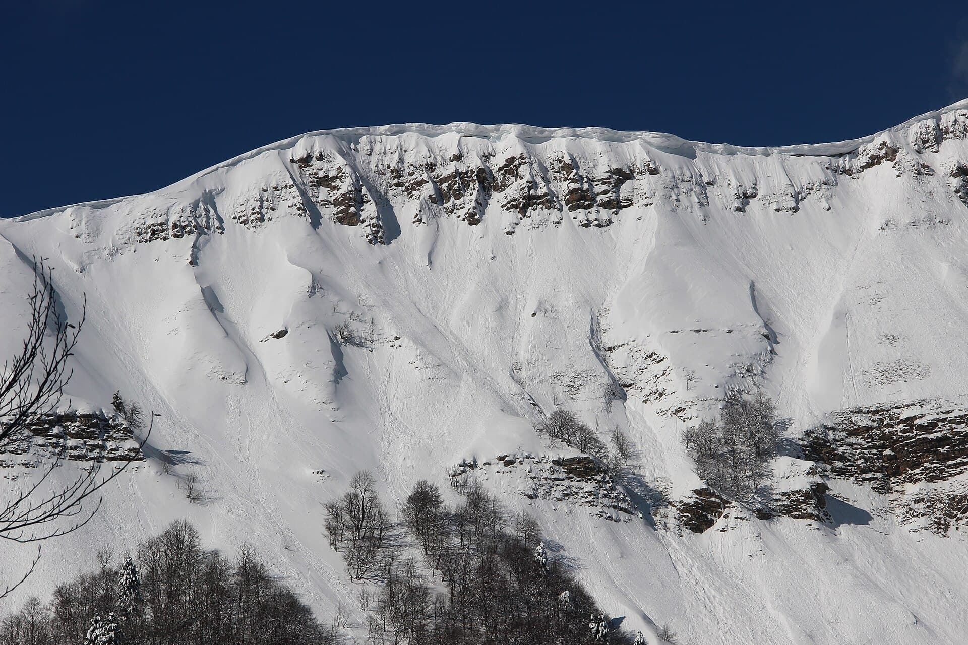 Snow-covered Jura - panoramio (1)