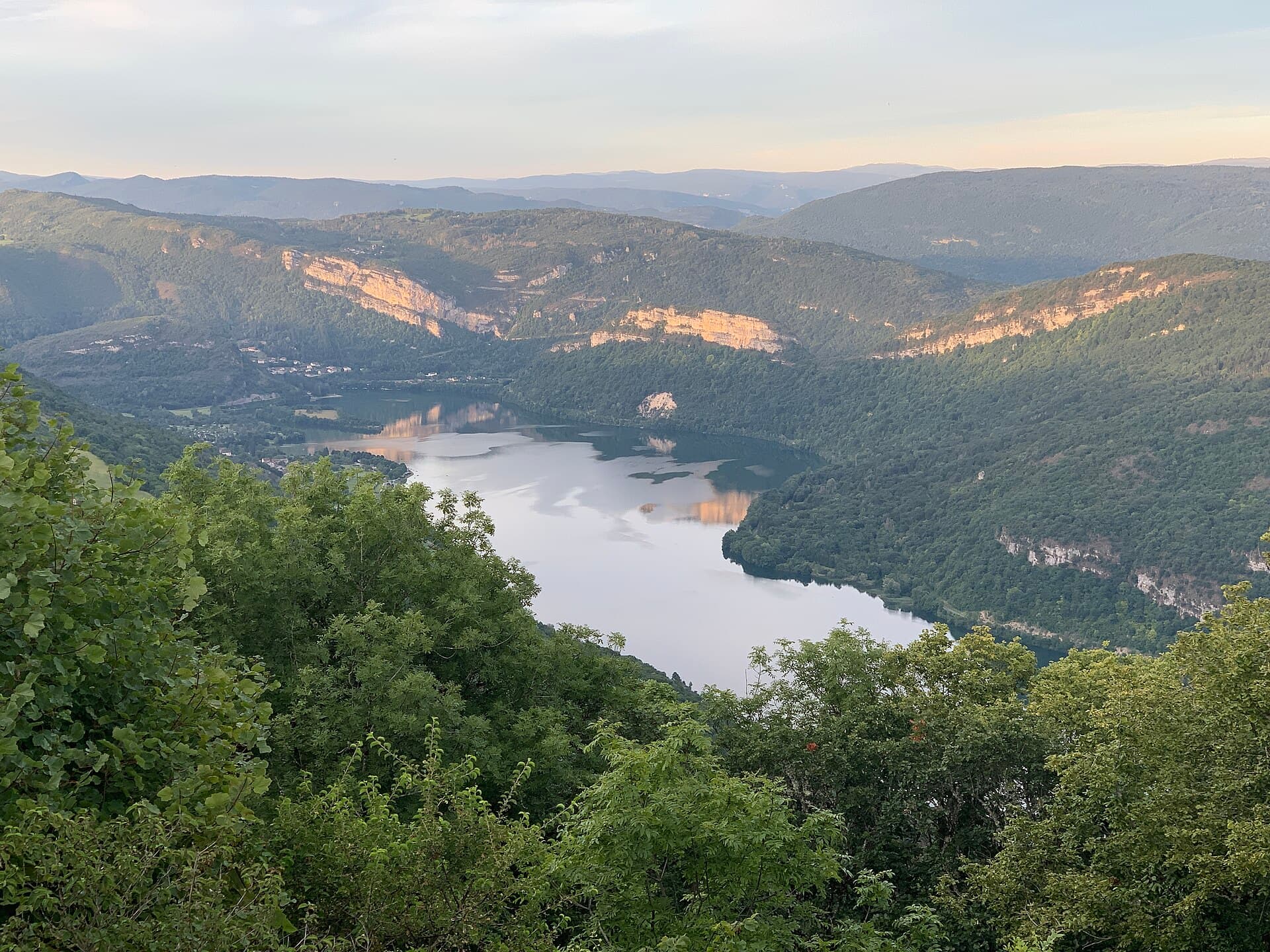 Lac Coiselet vu depuis Château Oliferne Condes 2
