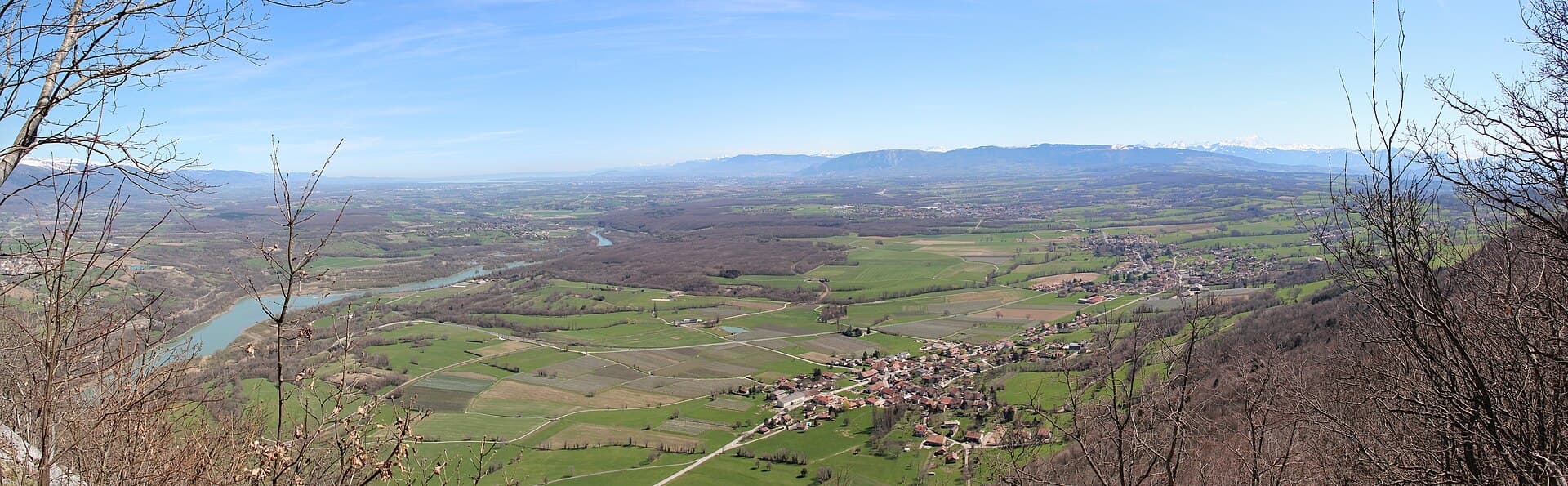 Panoramic view on the Bassin Lemanique from the Vuache - panoramio (1)
