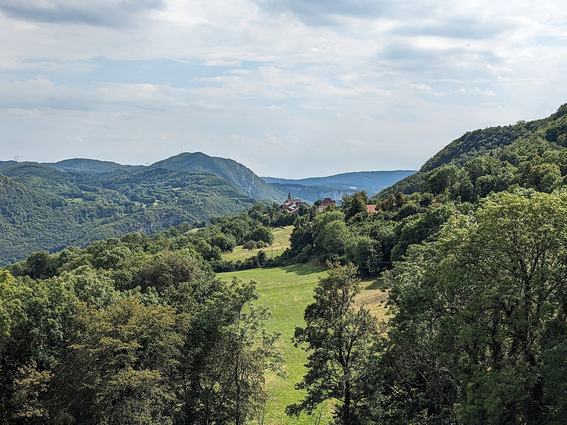 Plateau d'Hauteville - Hauteville-Lompnes - La Bertinière - Départementale D53 - Vue sur Lacoux