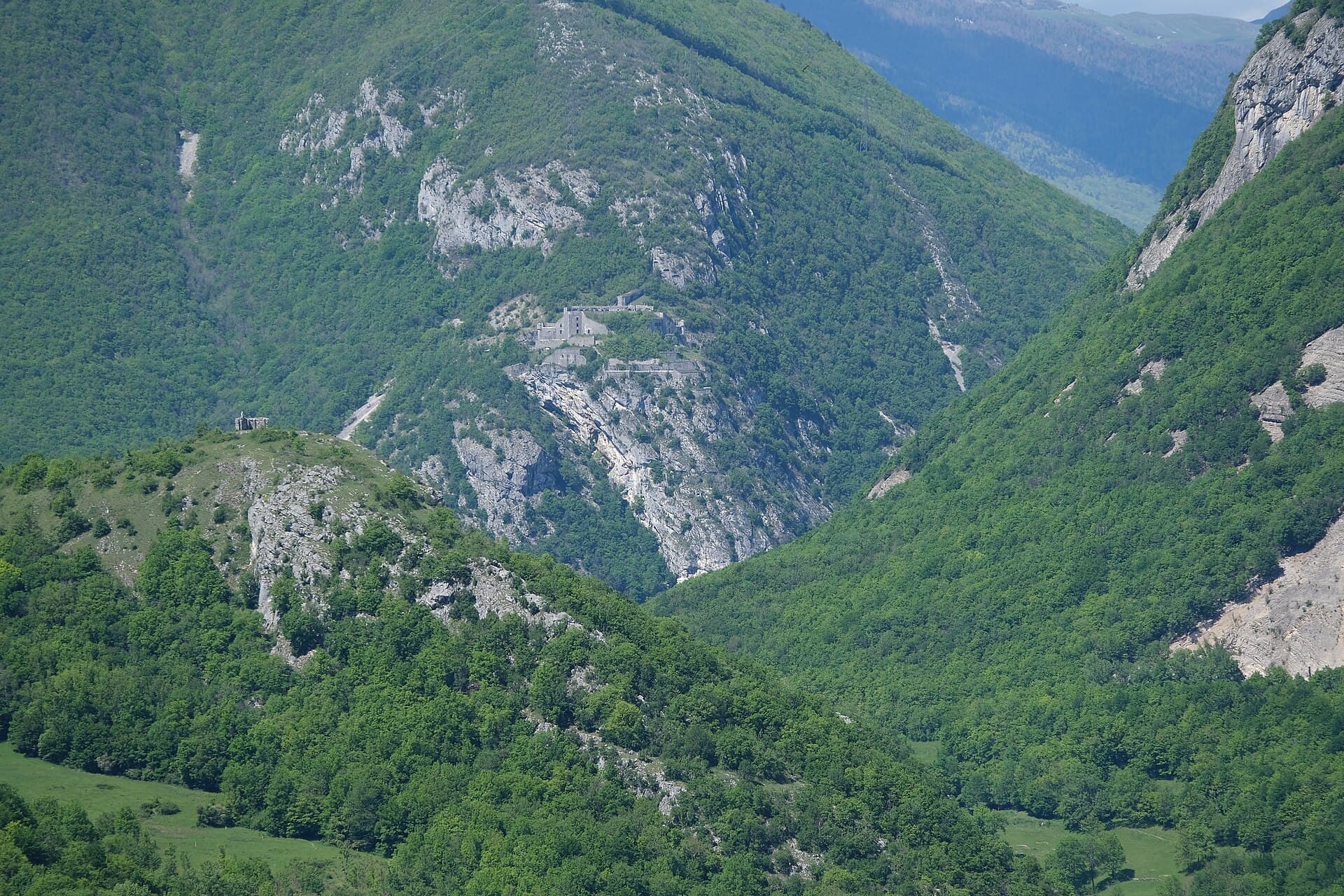 Rocher de Léaz & Fort l'Écluse @ Clarafond-Arcine (51192843652)