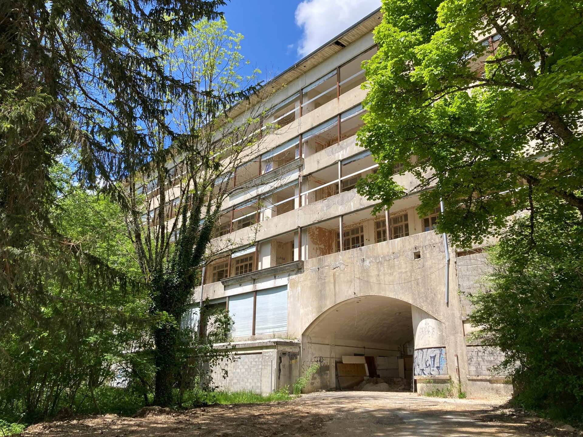 Sanatorium Belligneux Hauteville-Lompnes Mai 2024 vue de face -2