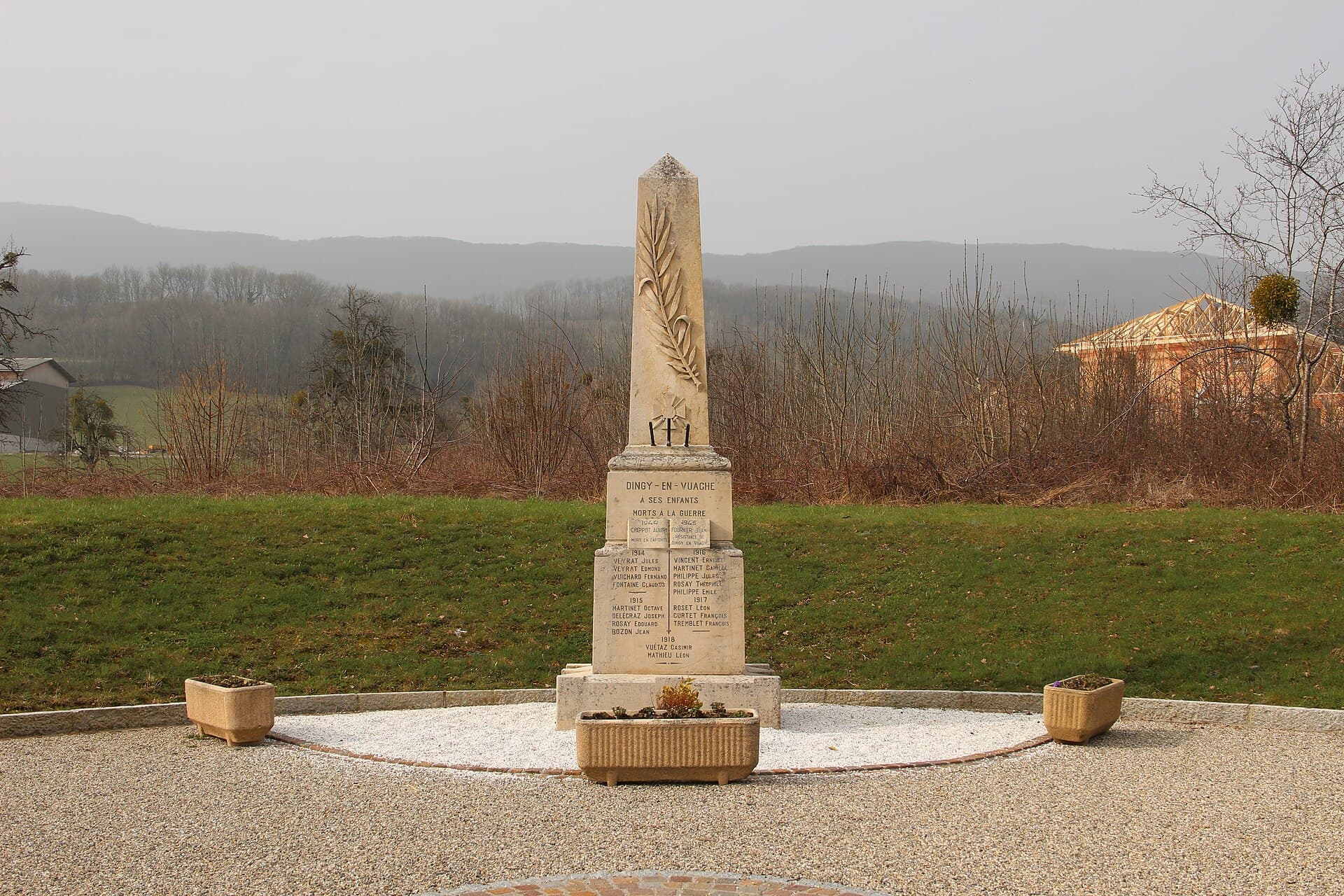 War memorial in Dingy-en-Vuache - panoramio (1)