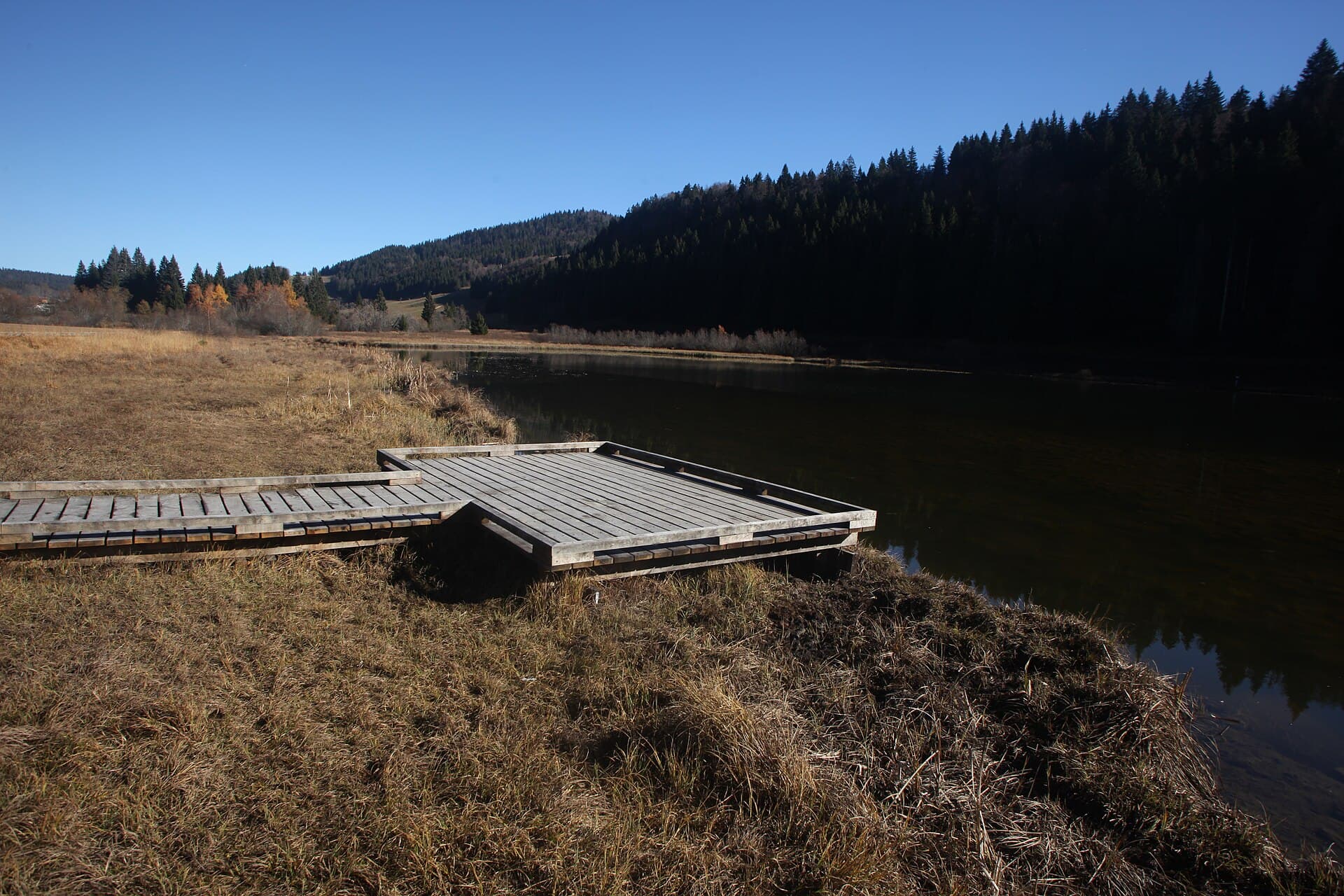 Ponton au lac de Lamoura - img 40430