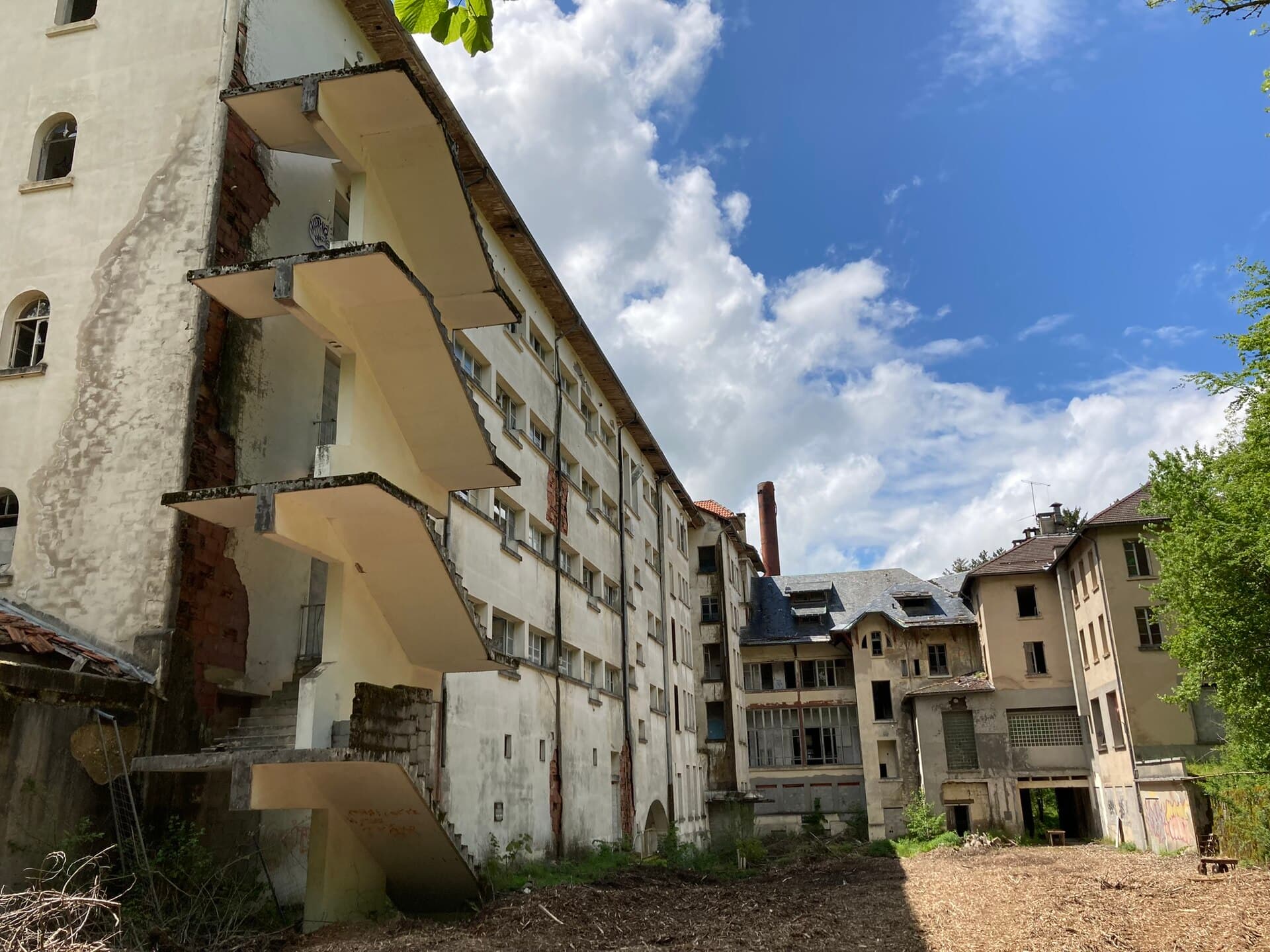 Sanatorium Belligneux Hauteville-Lompnes Mai 2024 vue de derrière
