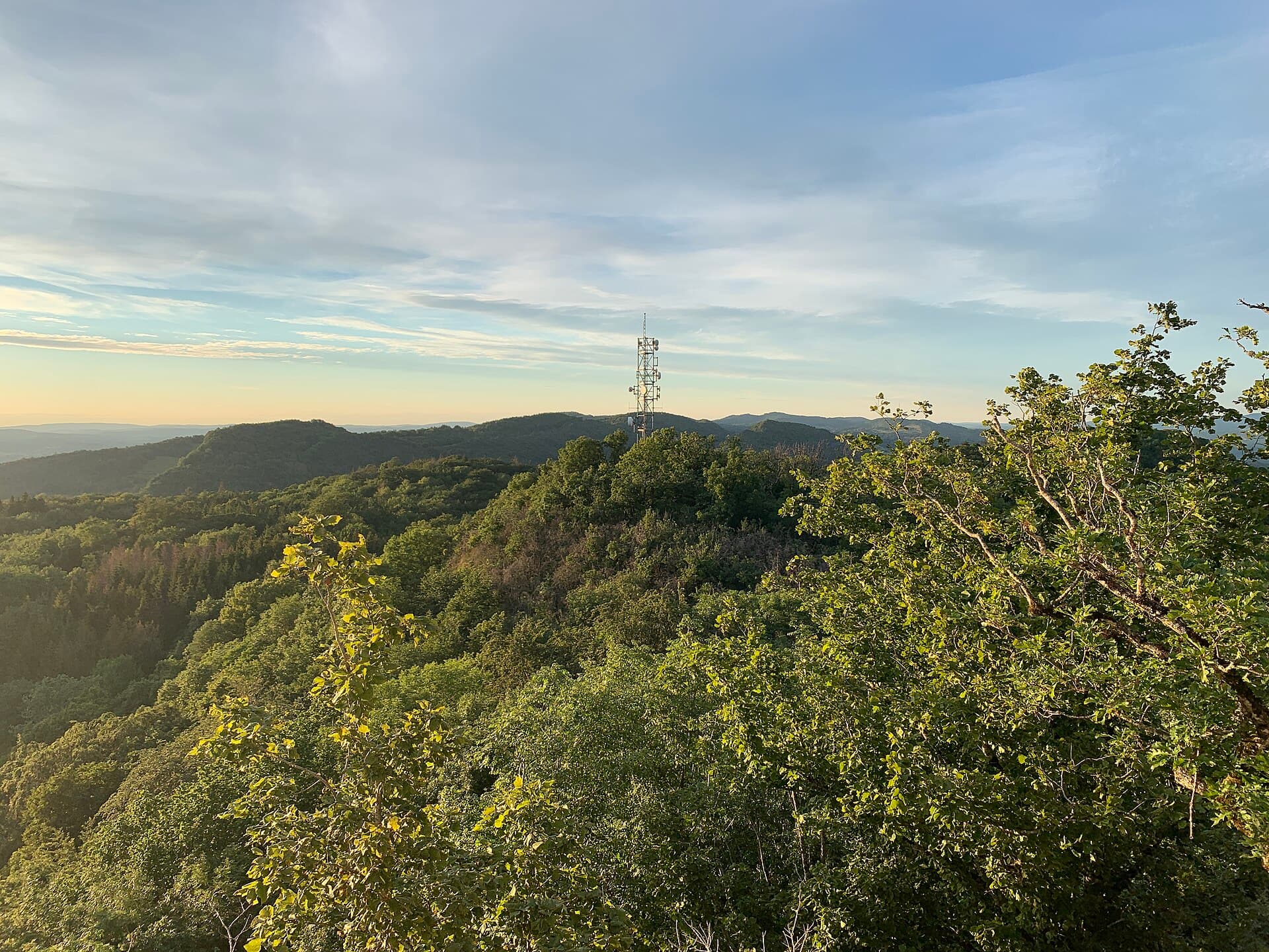 Antenne Téléphonique vue depuis Château Oliferne Vescles 1