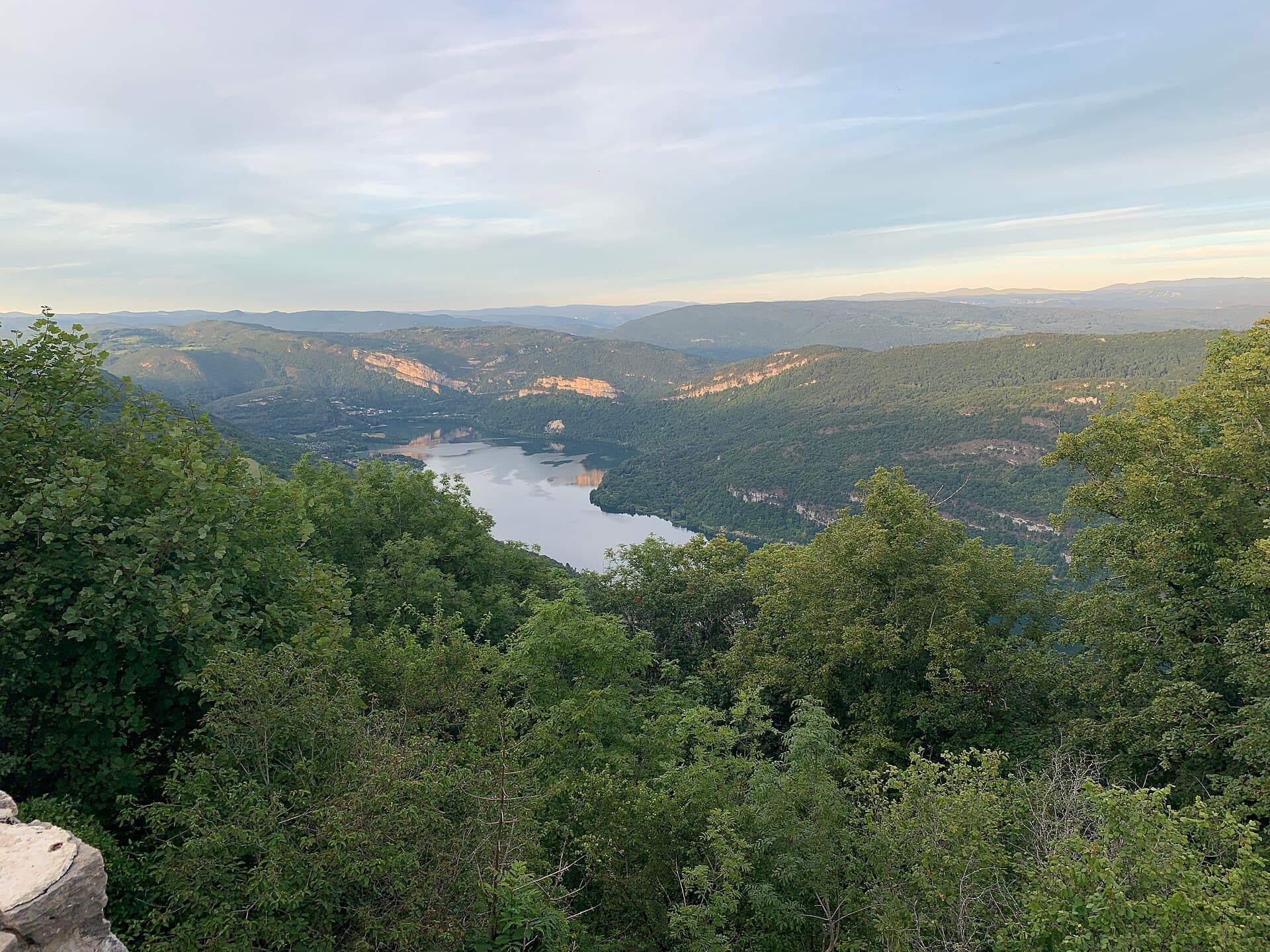 Lac Coiselet vu depuis Château Oliferne Condes 1