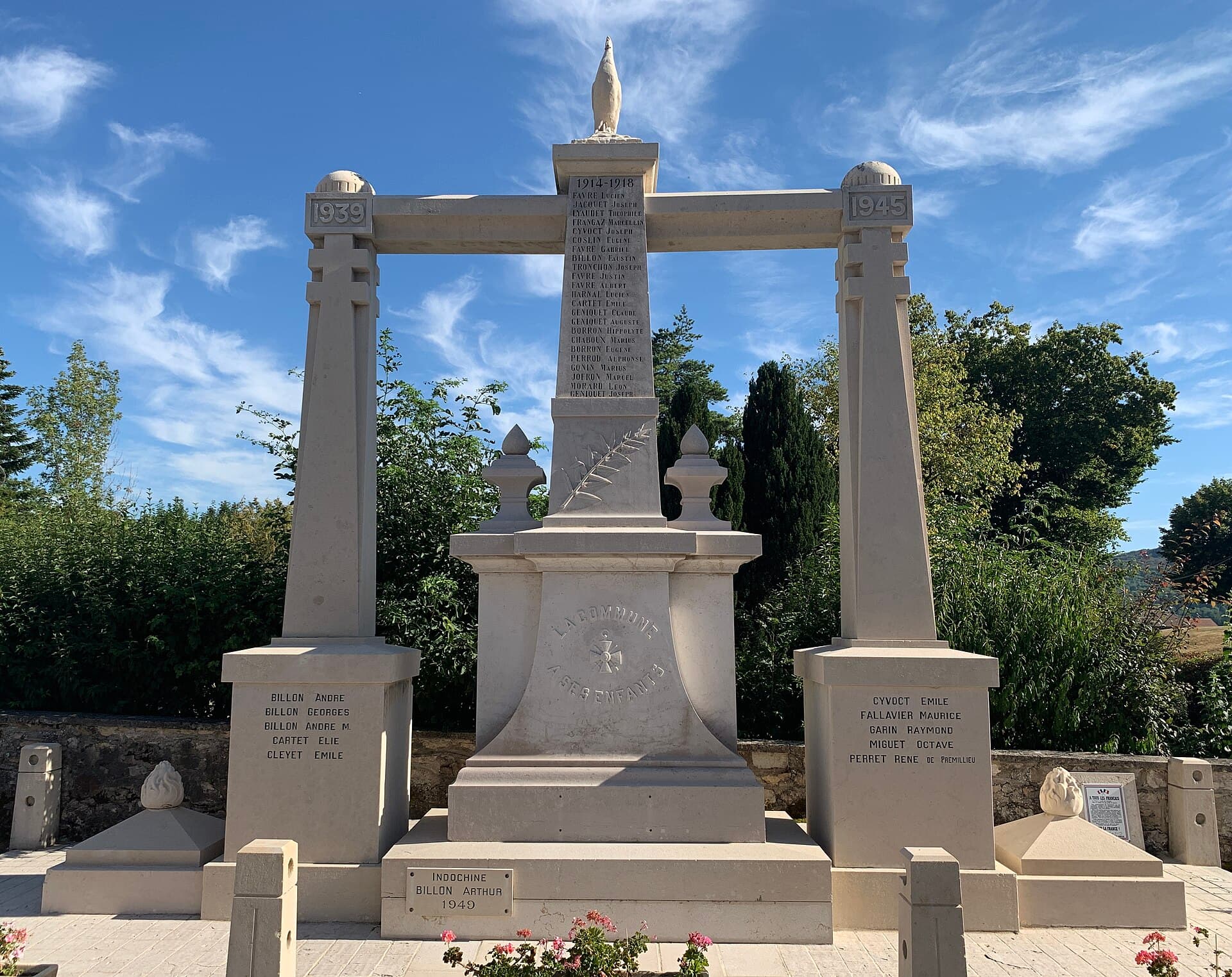 Monument morts Thézillieu Plateau Hauteville 1