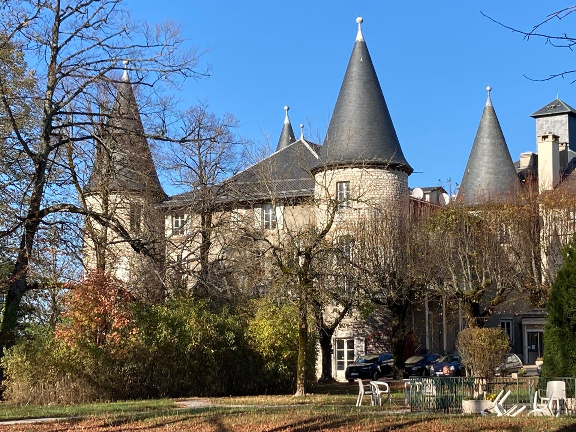 Sanatorium Château d'Angeville - Hauteville-Lompnes - Ain - France - vue du jardin