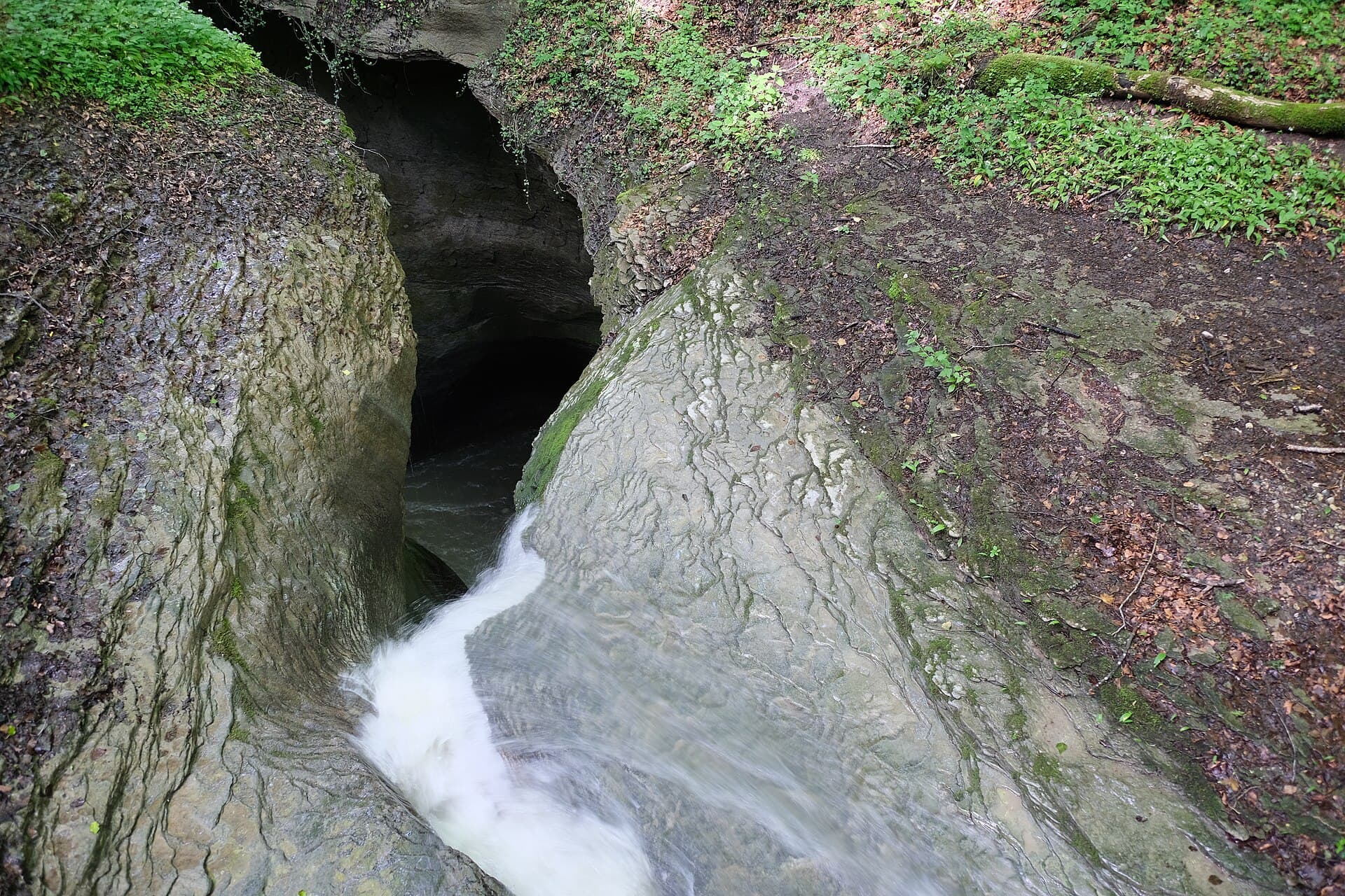 Cascade @ Ruisseau de Parnant @ Tines de Parnant (51193841443)