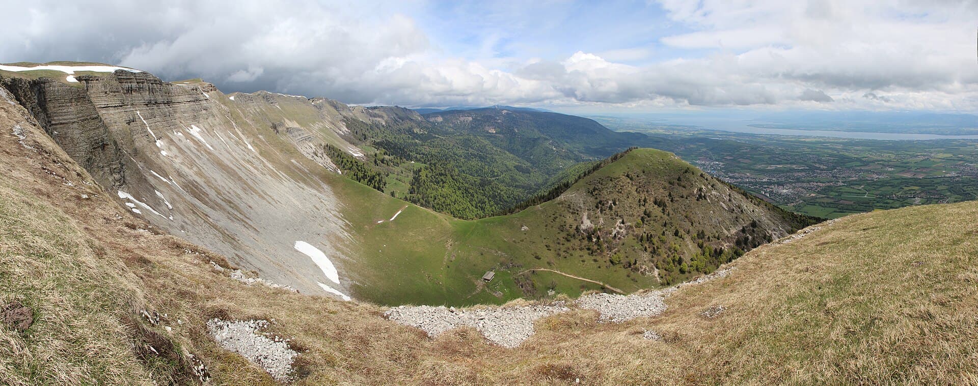 Panoramic view on the Creux de Branveau and the Creux de l'Envers - panoramio (1)